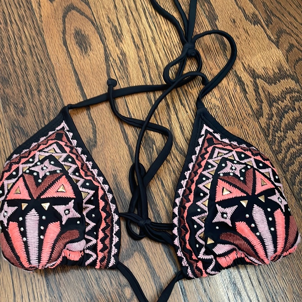 Xhiliration bikini top small